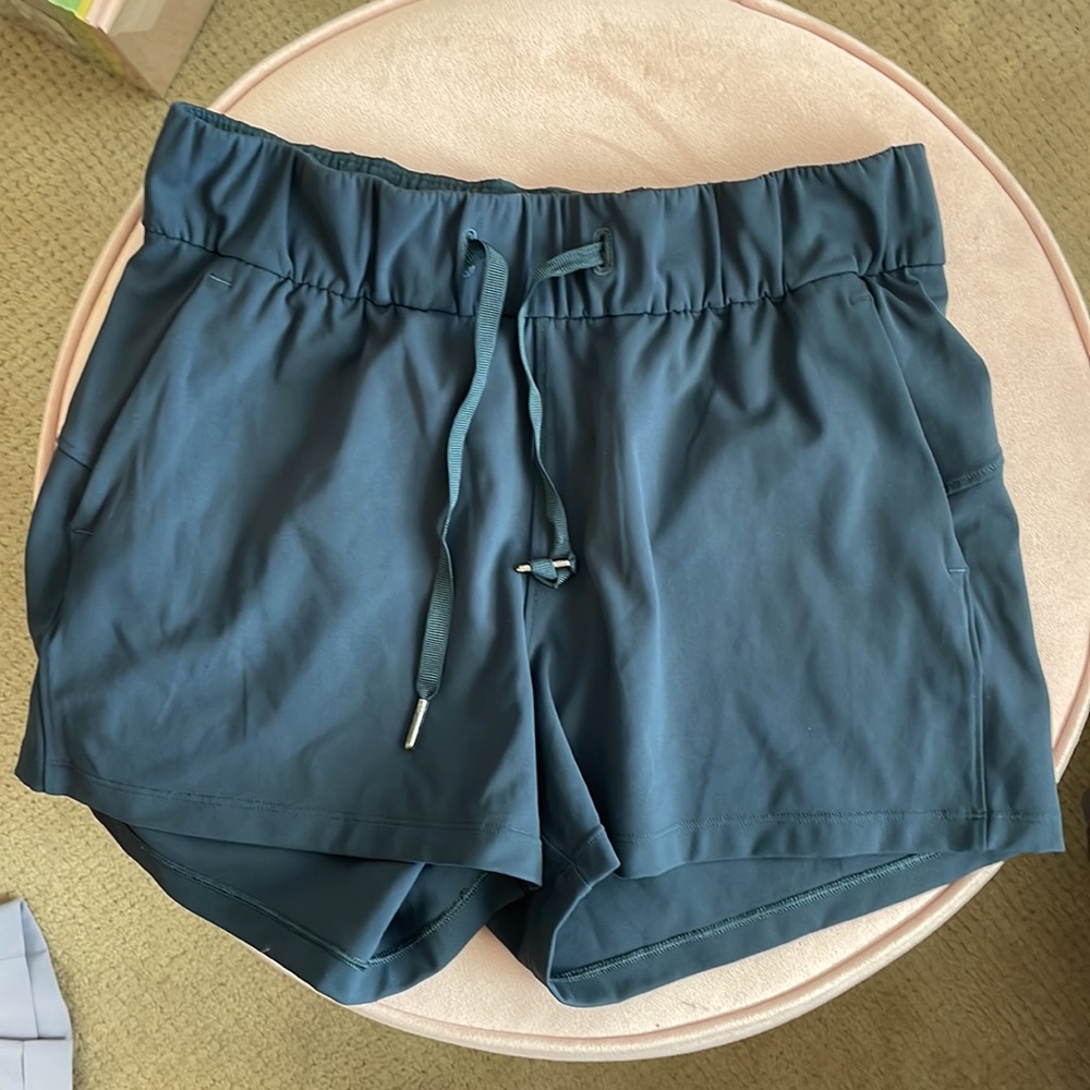 LULULEMON relaxed short